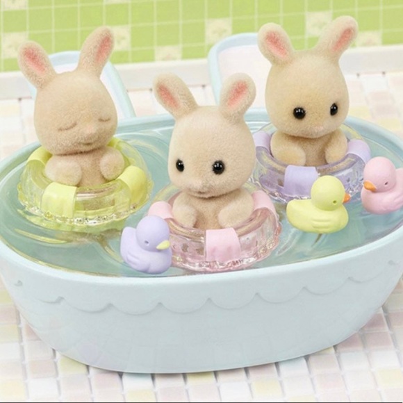 Calico Critters / Sylvanian Families Milk Rabbit Triplets Bat Gift Set - Picture 3 of 7